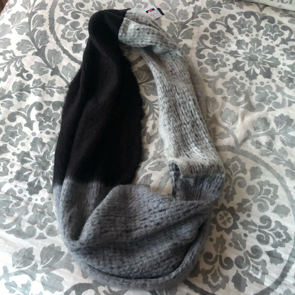 NWT Steve Madden Infinity Scarf